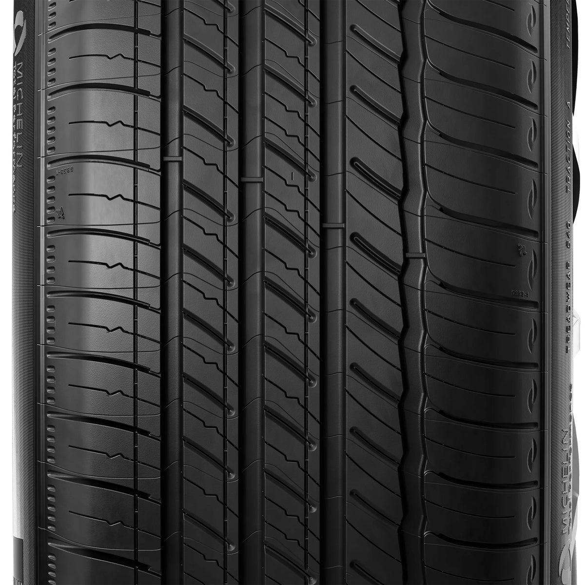 All-Season 225/55R18 98V Tire P795848